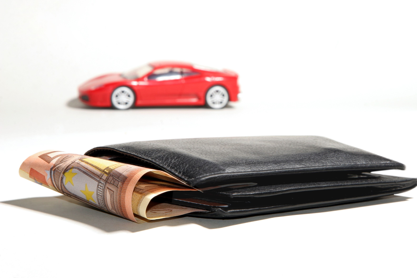 mid Groß-Gerau - Der Weg zum Traumwagen ist oft mit Finanzierungs-Hürden verbunden. andreas160578 / pixabay.com