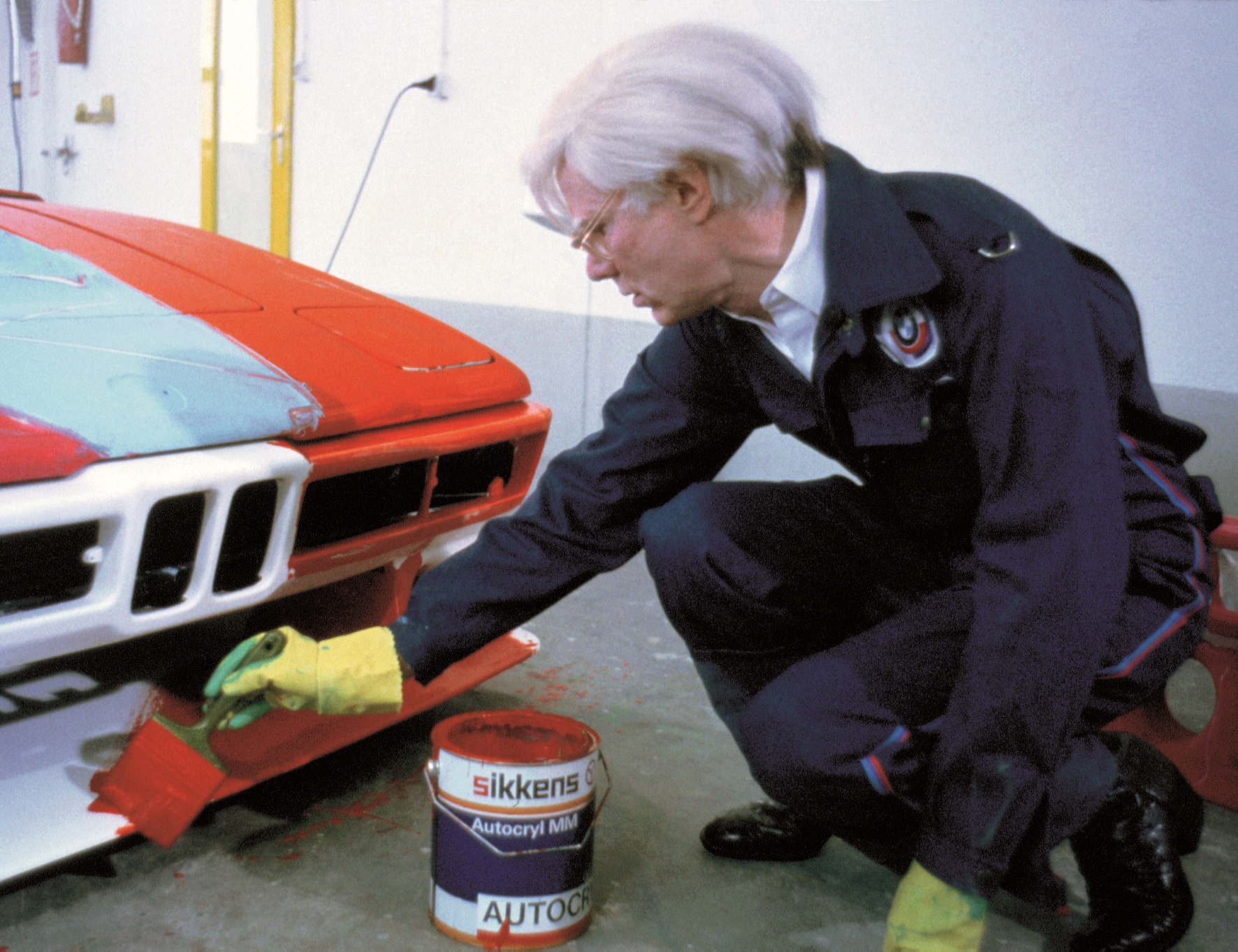 mid Groß-Gerau - Im Jahr 1979 nutzt Andy Warhol einen BMW M1 als Leinwand. BMW