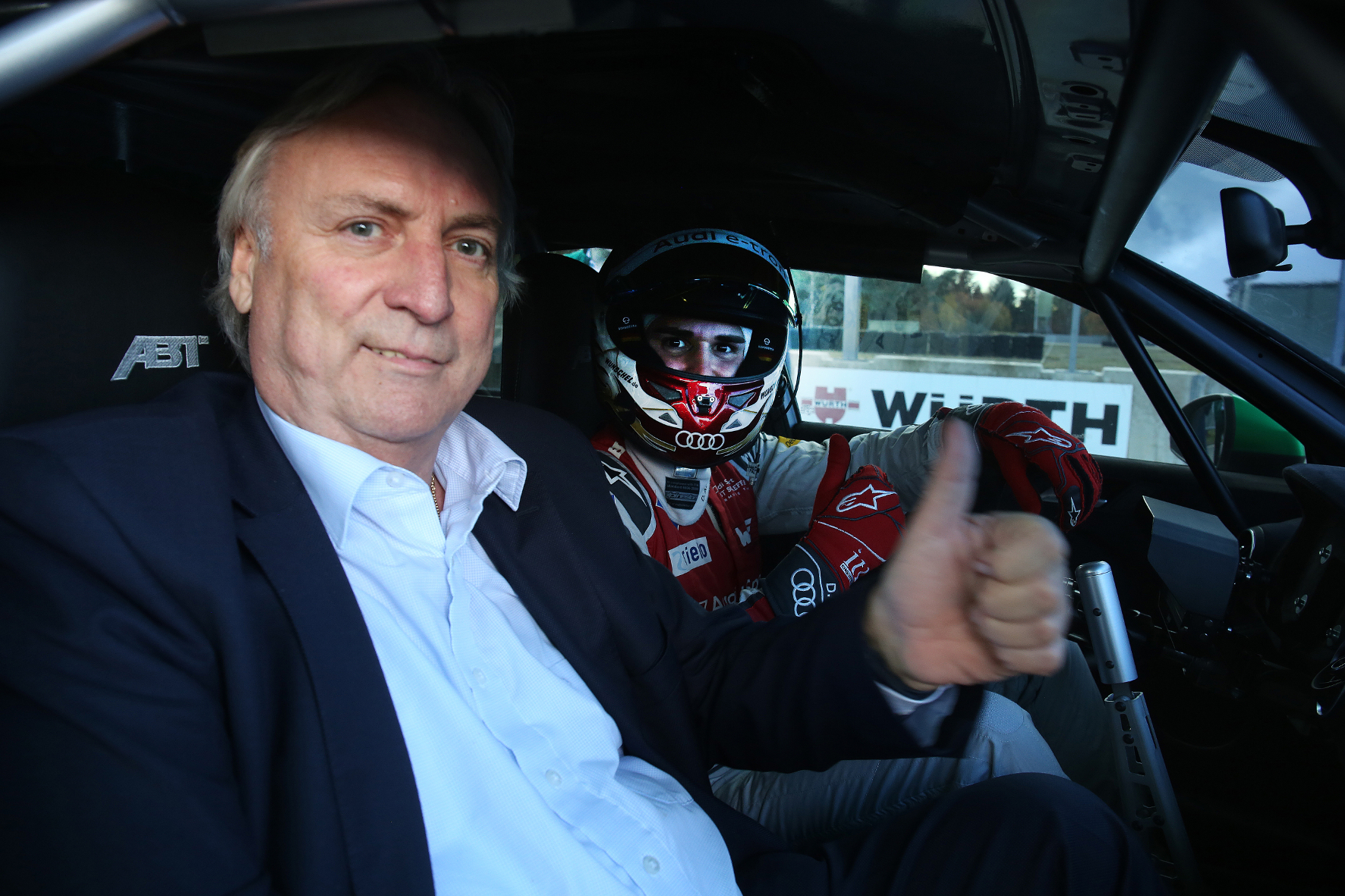 mid Baden-Airpark - Der Chef und sein Chauffeur: Schaefflers Entwicklungsvorstand Prof. Peter Gutzmer und Rennfahrer Daniel At. Bernhard Schoke / mid