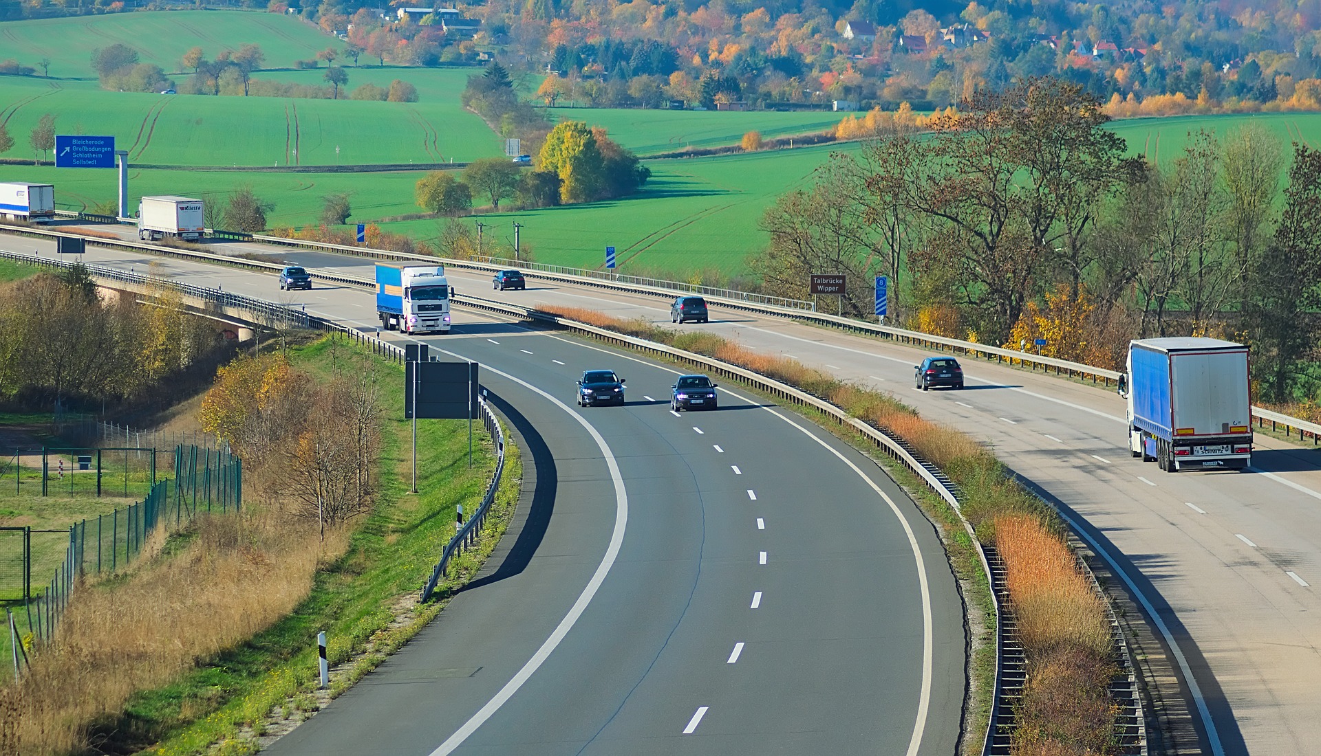 mid Groß-Gerau - Erstmals soll es für Diesel-Fahrzeuge auch auf der Autobahn Fahrverbote geben. HansLinde / pixabay.com