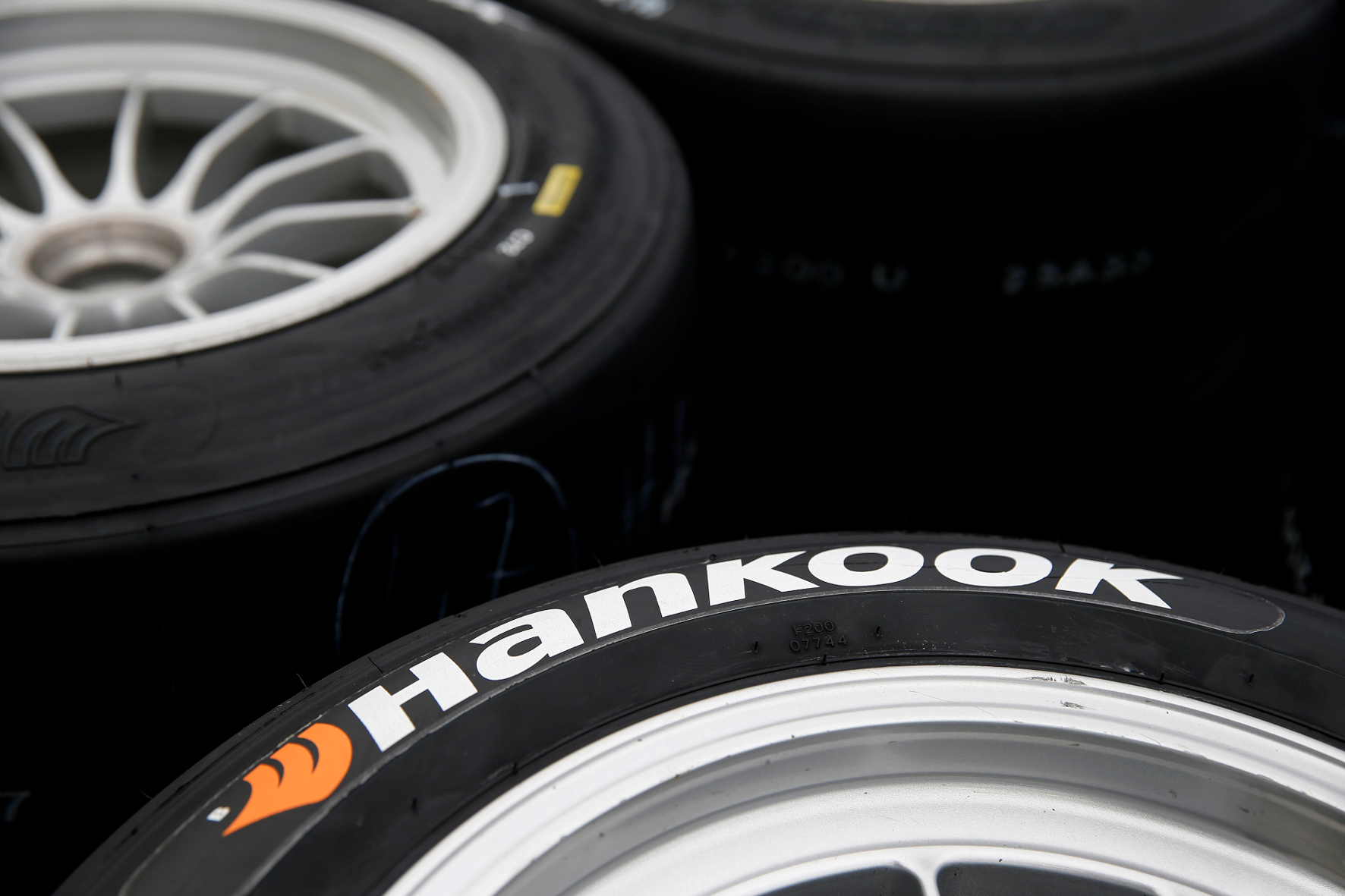 mid Groß-Gerau - Reifenhersteller Hankook ist ab 2019 Partner von Renault Sport Racing für den
