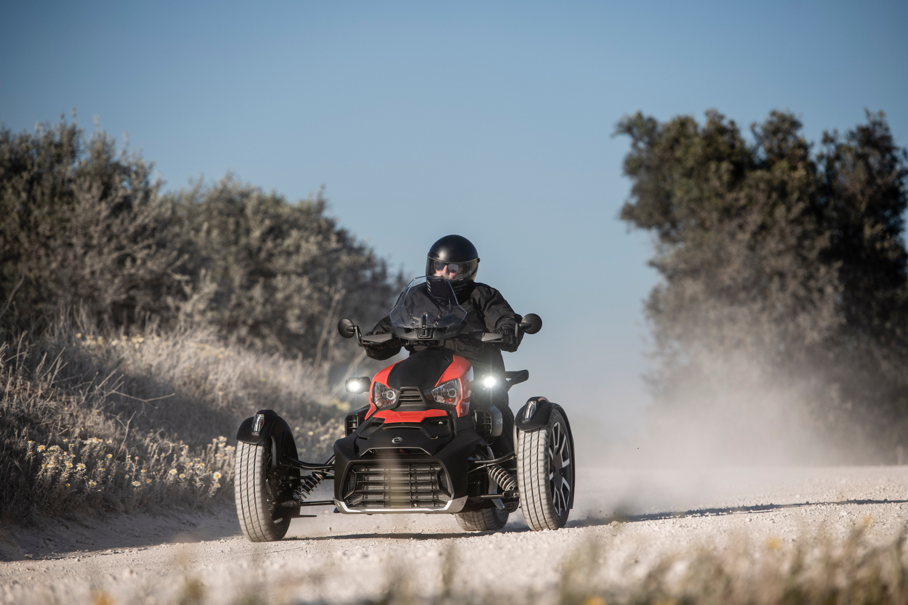 mid Faro - Mit dem neuen Ryker von Can-Am ist man auf Schotter bestens aufgehoben - und zwar auf drei Rädern. Can-Am