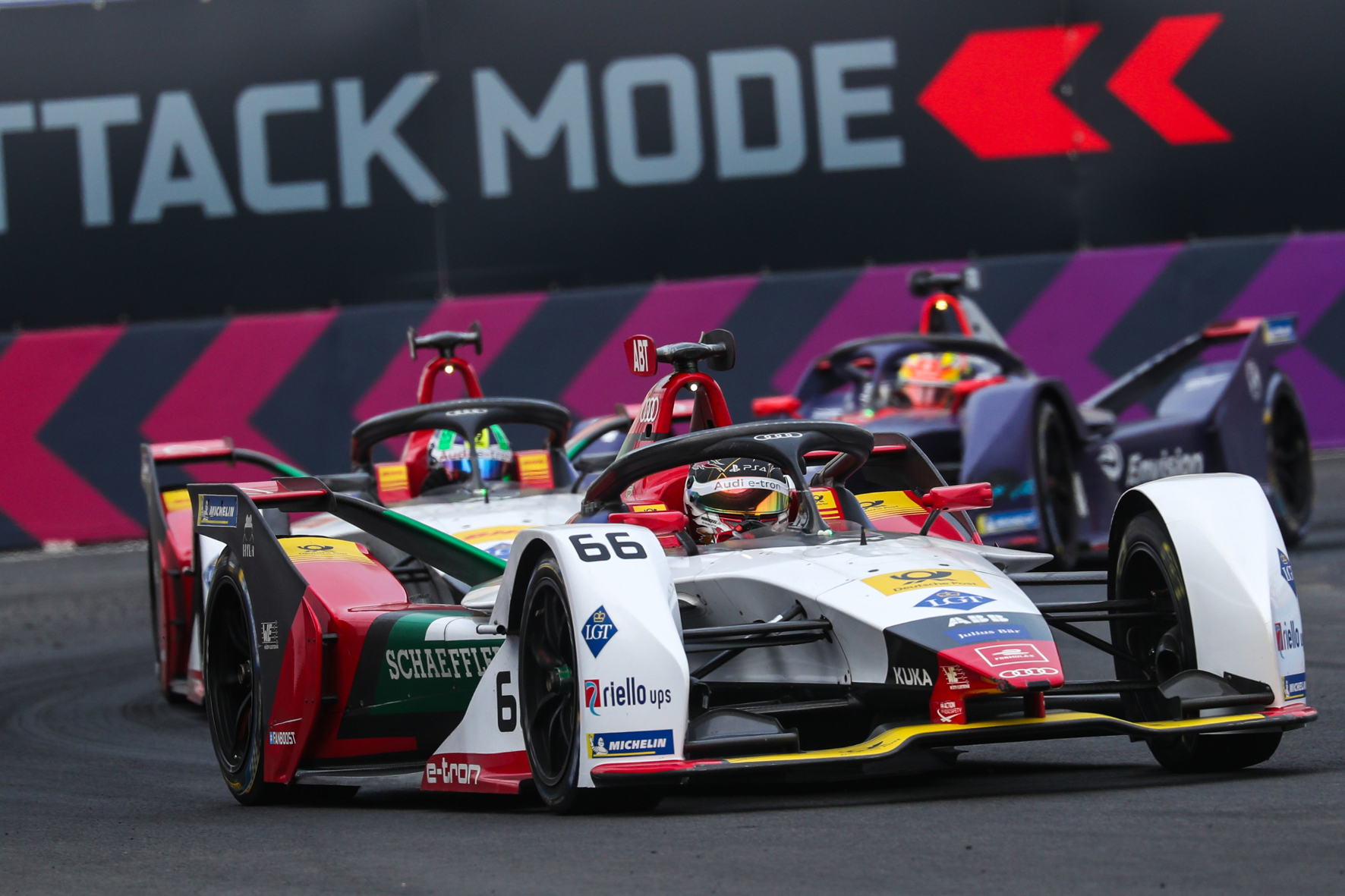 mid Groß-Gerau - Daniel Abt (vorne) holt beim Formel-E-Rennen im chinesischen Sanya als Fünfter wichtige Punkte für das Team Audi Sport Abt Schaeffler Audi