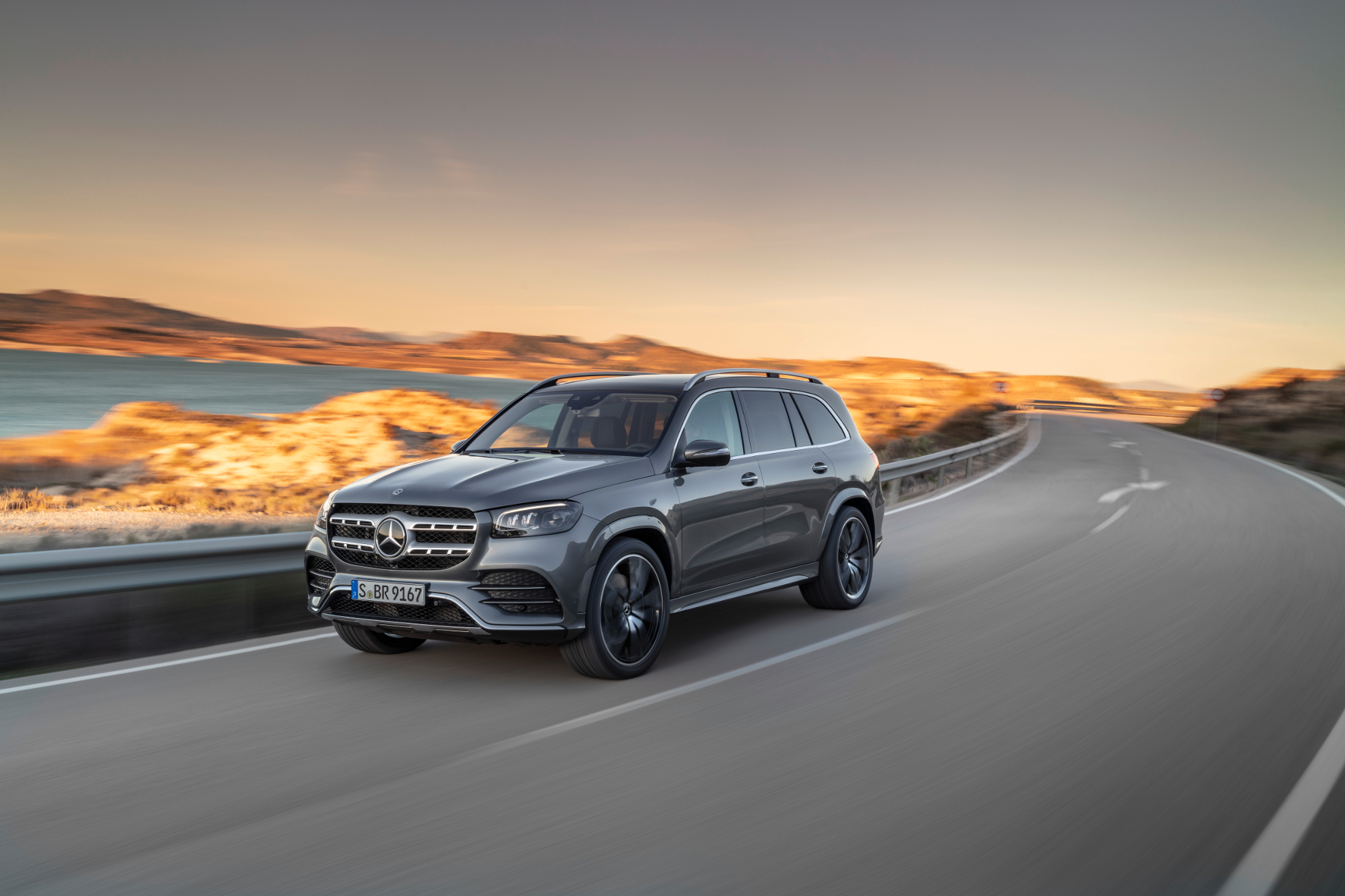 mid Groß-Gerau - Neues Top-Modell bei den SUV mit Stern: der Mercedes-Benz GLS. Daimler