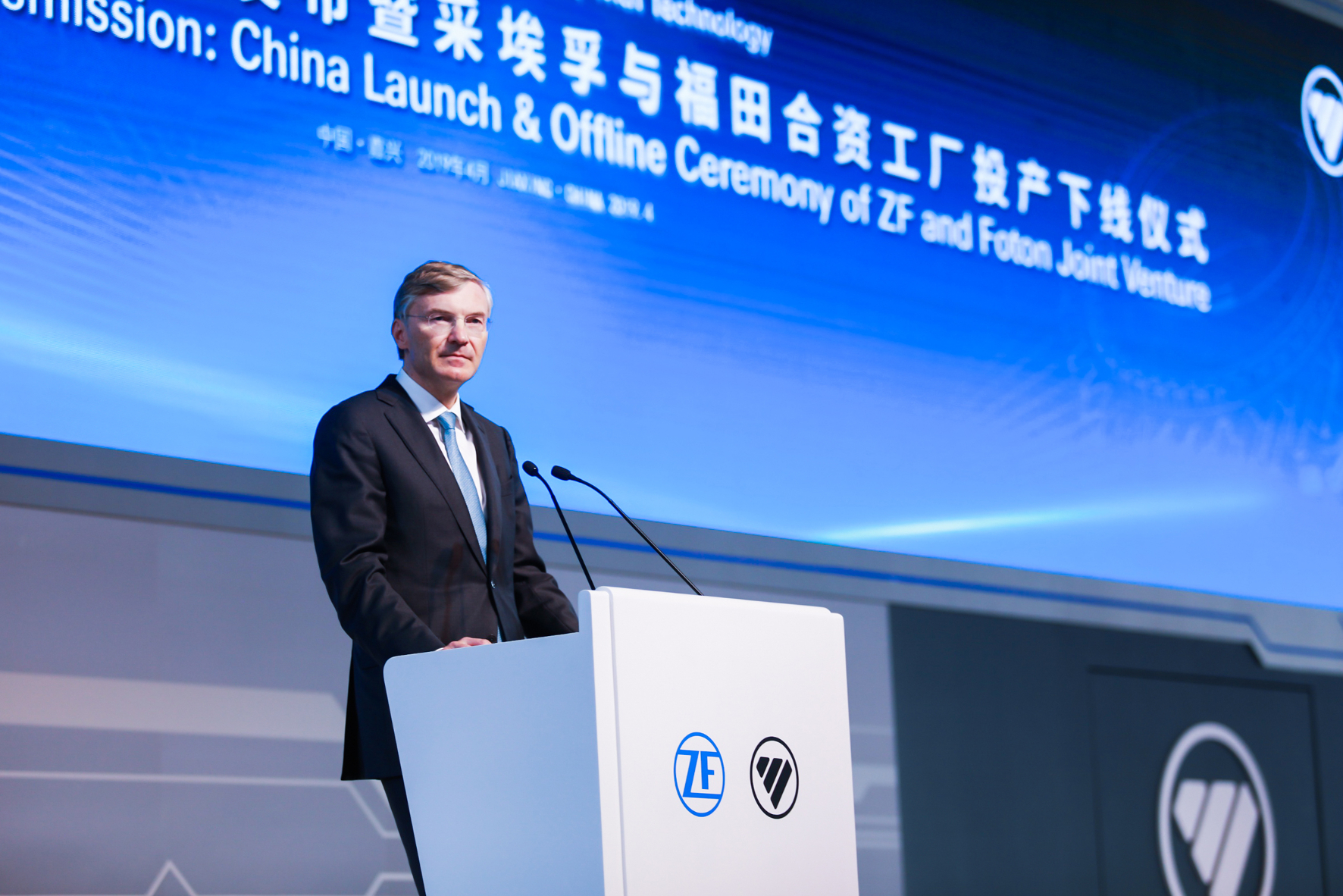 mid Groß-Gerau - Wolf-Henning Scheider, Vorsitzender des Vorstands der ZF Friedrichshafen AG, eröffnet die Joint-Venture-Fabrik von ZF und Foton in Jiaxing (China). ZF