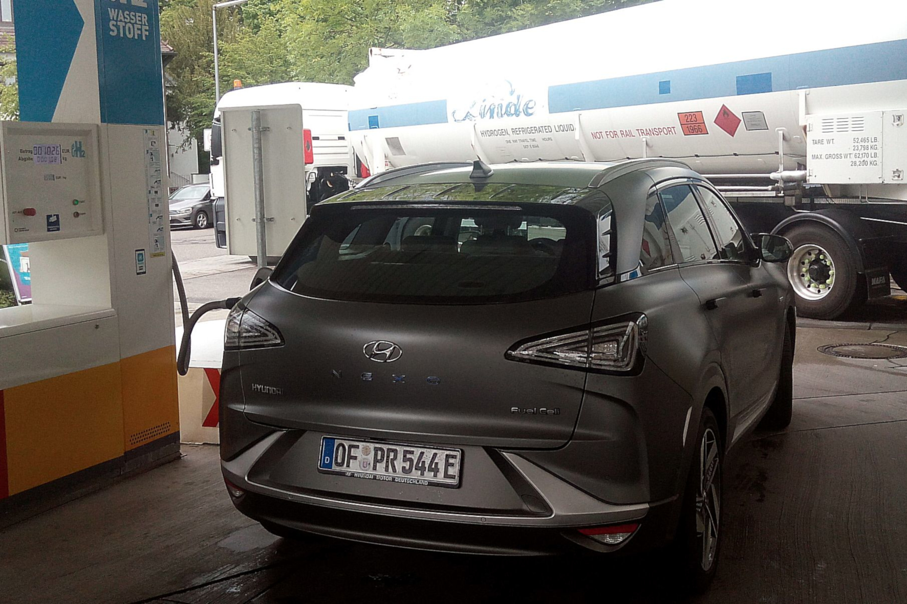 mid Groß-Gerau - Wasserstoff-Autos mit einer Reichweite von rund 500 Kilometern sind E-Autos mit großem Akku überlegen. Rudolf Huber / mid