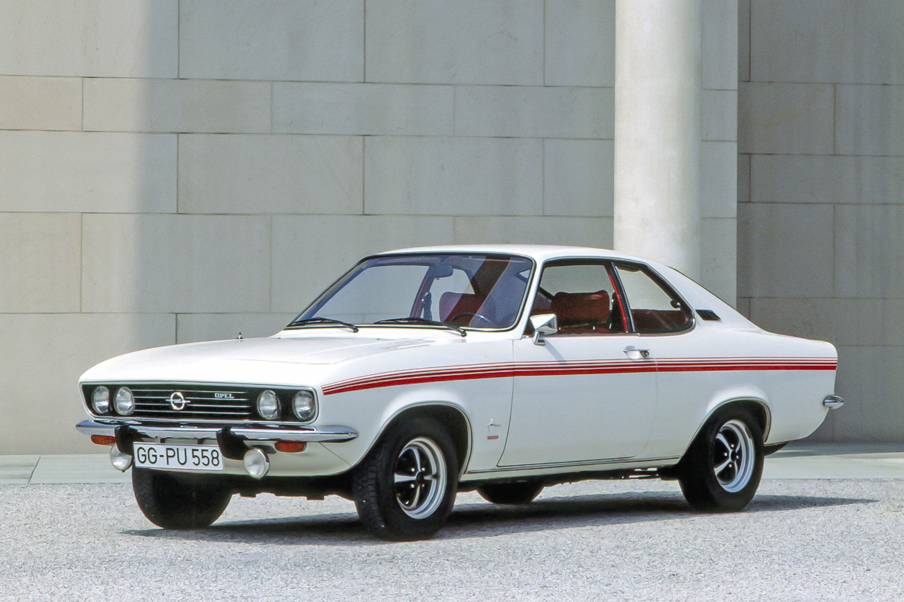 mid Groß-Gerau - Der Opel Manta SR. Stahl-Sporträder, 1,9 Liter Motor. Opel