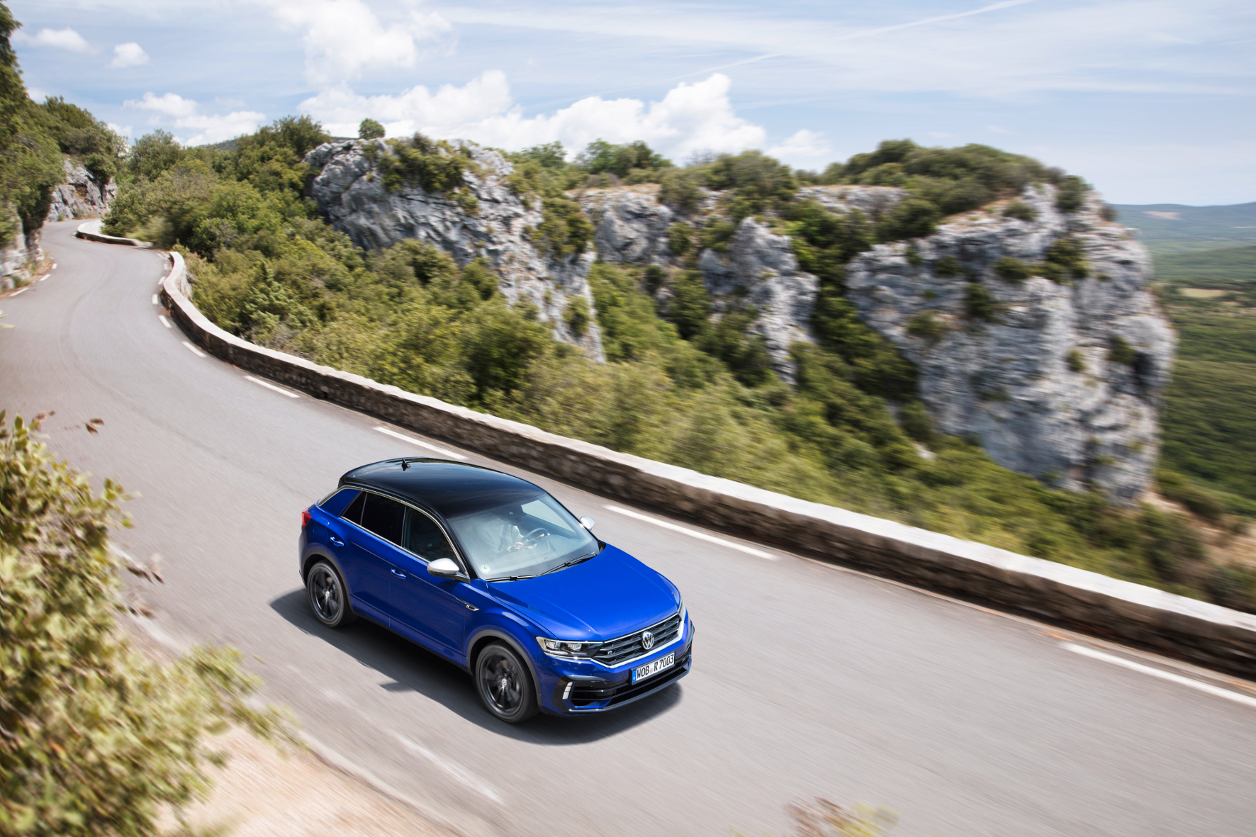 mid Groß-Gerau - Der neue VW T-Roc R ist ab 43.995 Euro in Deutschland bestellbar. VW