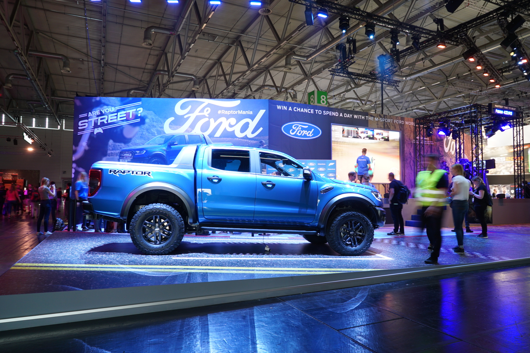 mid Groß-Gerau - Autobauer Ford hat auf der Computerspiele-Messe Gamescom einen eigenen Stand. Ford