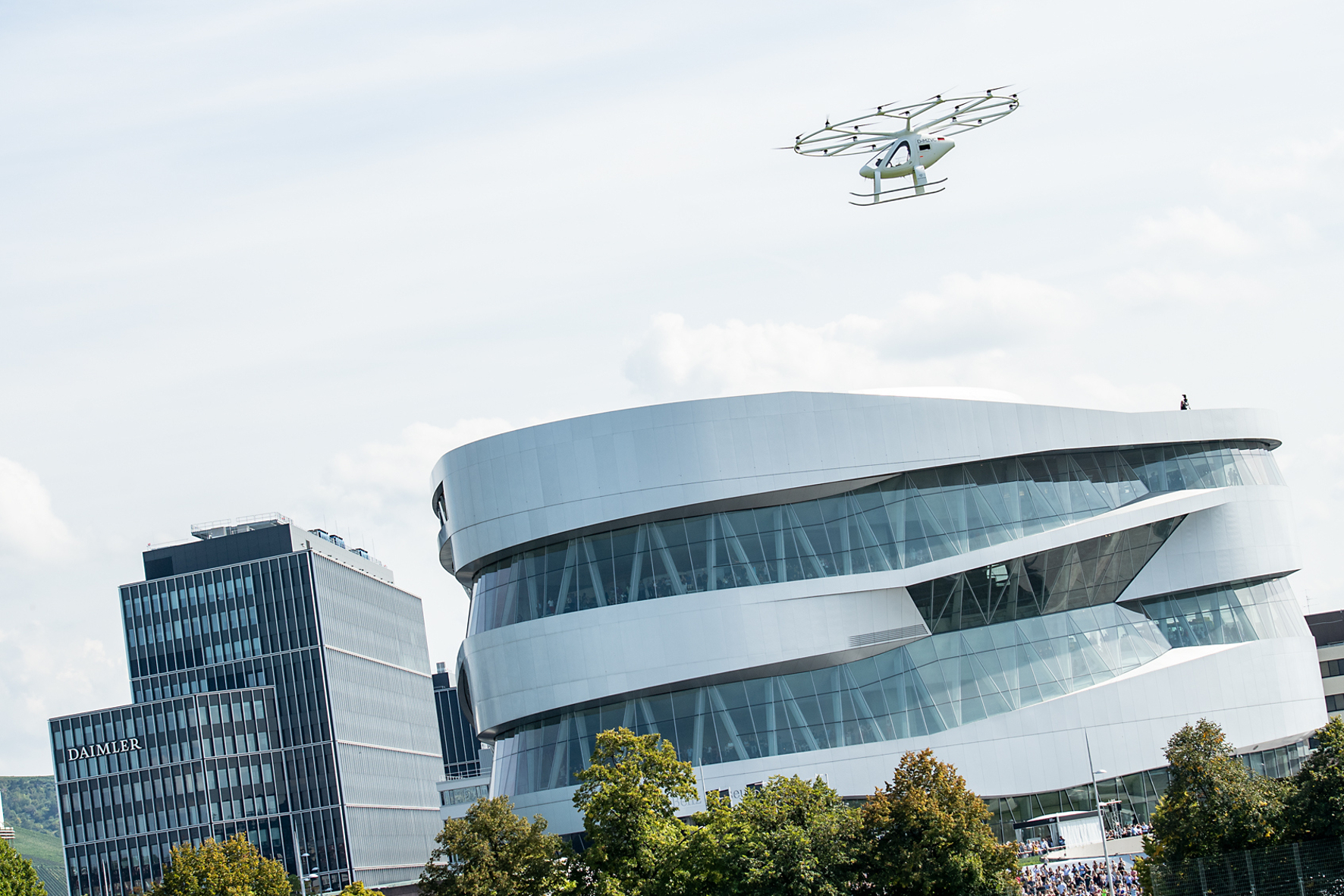 mid Groß-Gerau - Der Volocopter hat seinen ersten urbanen Flug in Europa erfolgreich absolviert. Daimler