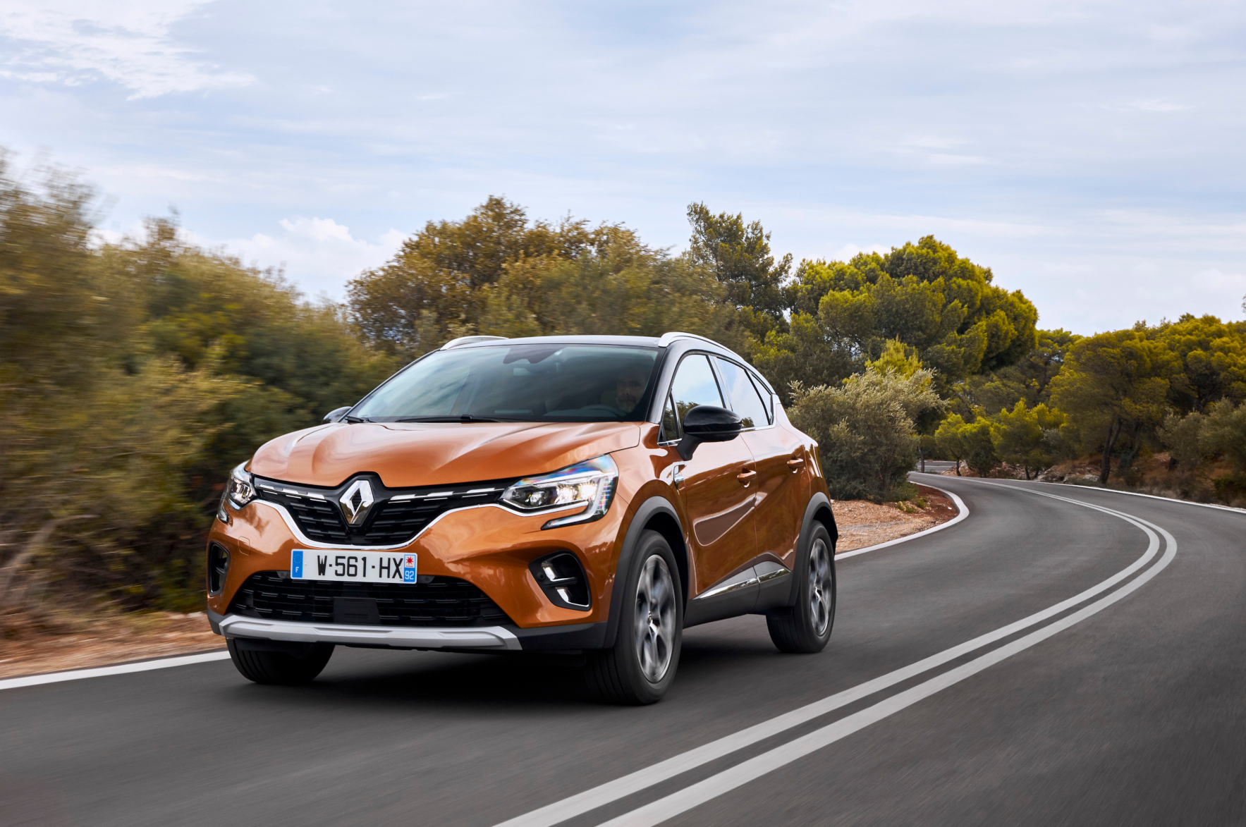 mid Athen - Der neue Captur wirkt erwachsener als sein Vorgänger, die C-förmigen Tagfahrlichter entsprechen dem aktuellen Renault-Stil. Renault