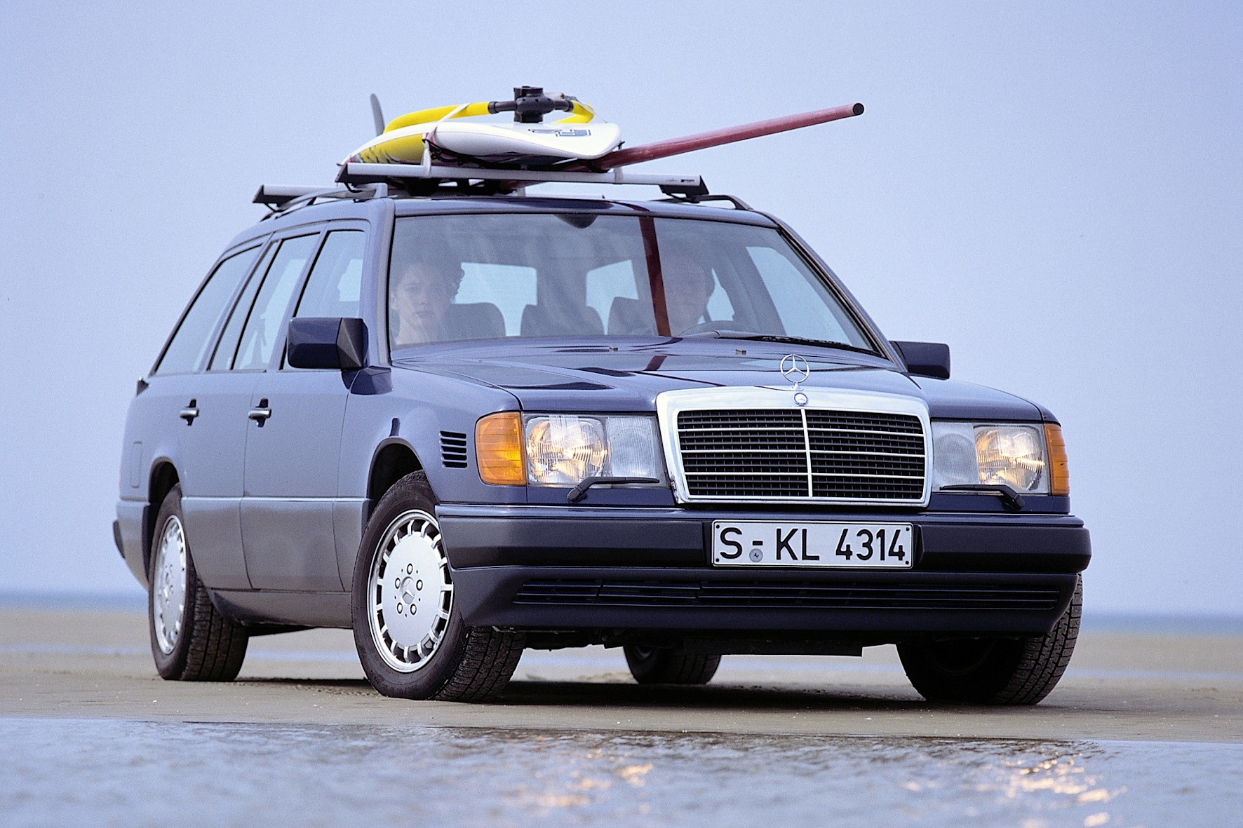 mid Groß-Gerau - Ein Mercedes-Benz T-Modell der Baureihe 124. Ab 1990 wird der 250 TD für den Export nach Italien produziert. Daimler