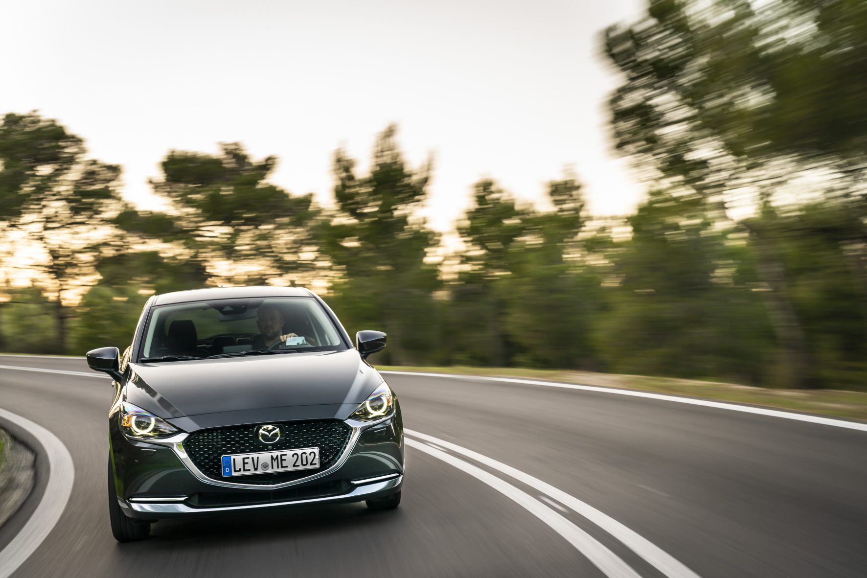 mid Athen - Der modellgepflegte Mazda2 ist an der modifizierten Frontpartie zu erkennen. Mazda
